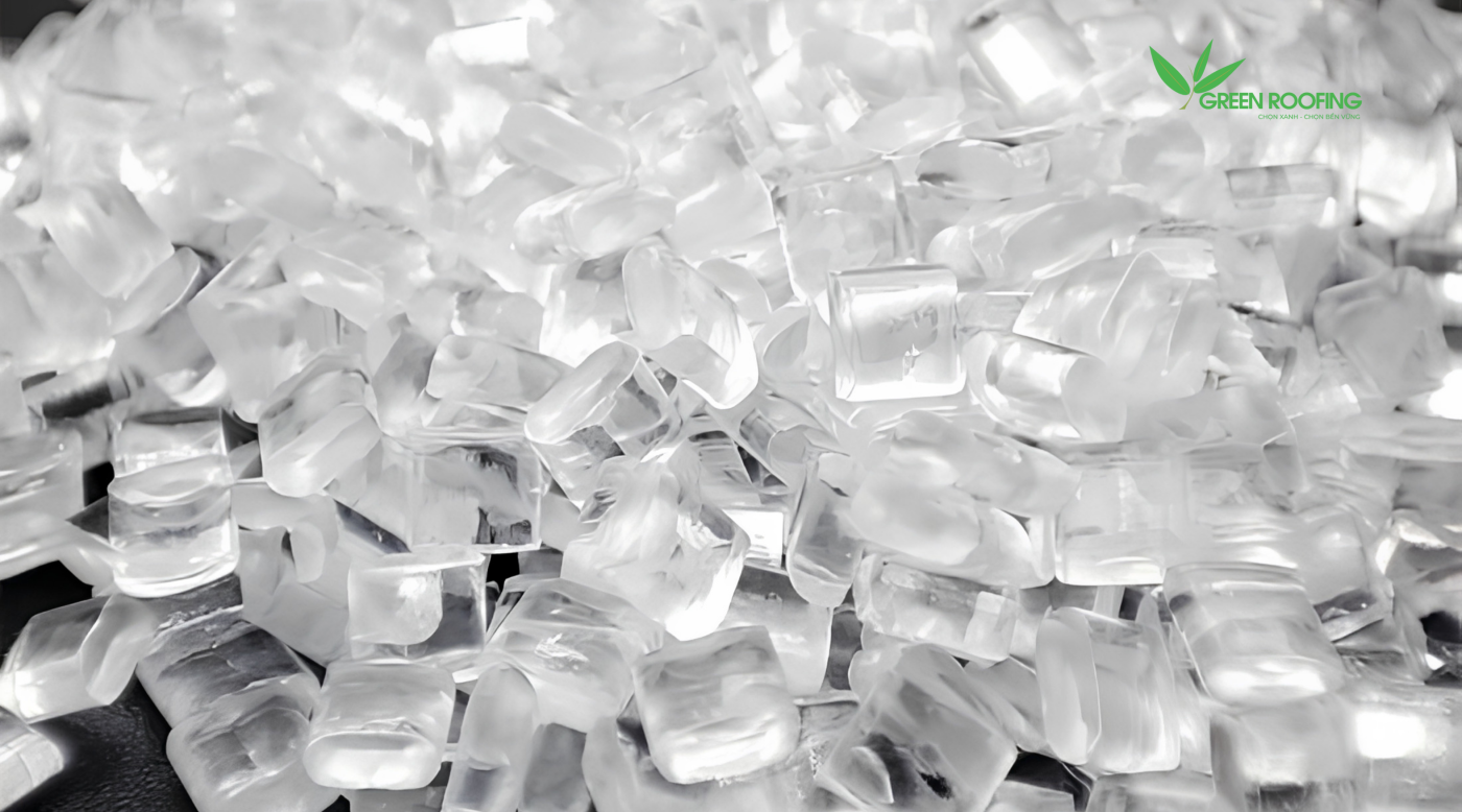 Nhựa PC nguyên sinh (virgin resin) từ Covestro Đức hoặc S-Polytech Hàn Quốc bền và trong hơn hẳn so với nhựa tái chế hoặc nhựa phối trộn thủ công không rõ nguồn gốc.