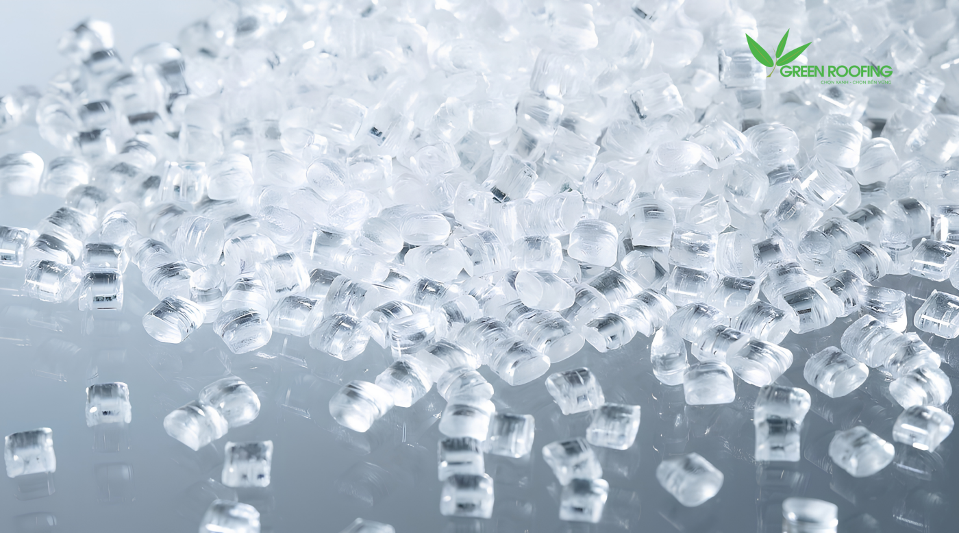 Polycarbonate (viết tắt là PC) là một loại polymer nhựa nhiệt dẻo (thermoplastic) chứa các nhóm liên kết cacbonat trong cấu trúc phân tử