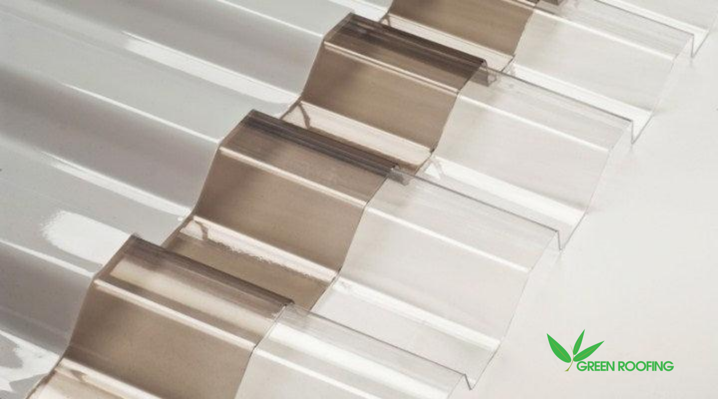 Thông tin xuất xứ, thương hiệu và dòng chữ "UV Protection" được in phun kỹ thuật trực tiếp trên màng phim bảo vệ của tấm, không phải dạng tem dán rời dễ bóc