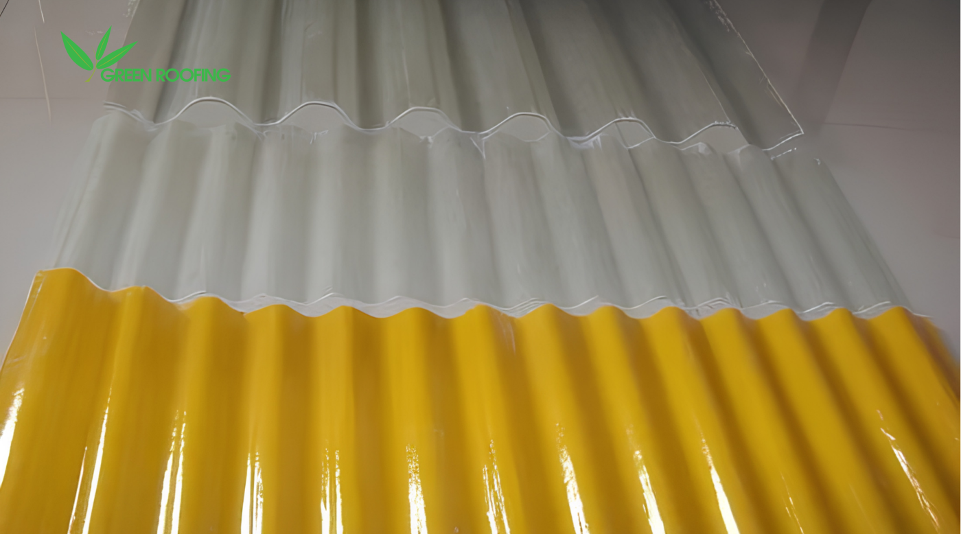 Dù có giá thành rẻ nhưng tấm lợp Composite thô ráp hơn, dải truyền sáng không đồng đều
